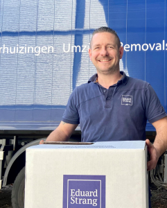 Afbeelding van man met verhuisdoos als ondersteuning voor de pagina opslagruimte huren den Bosch